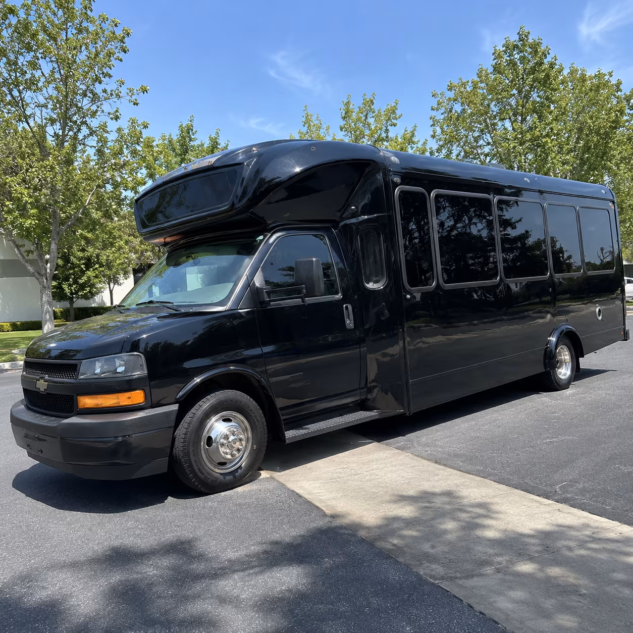 waterloo 15 passenger party bus