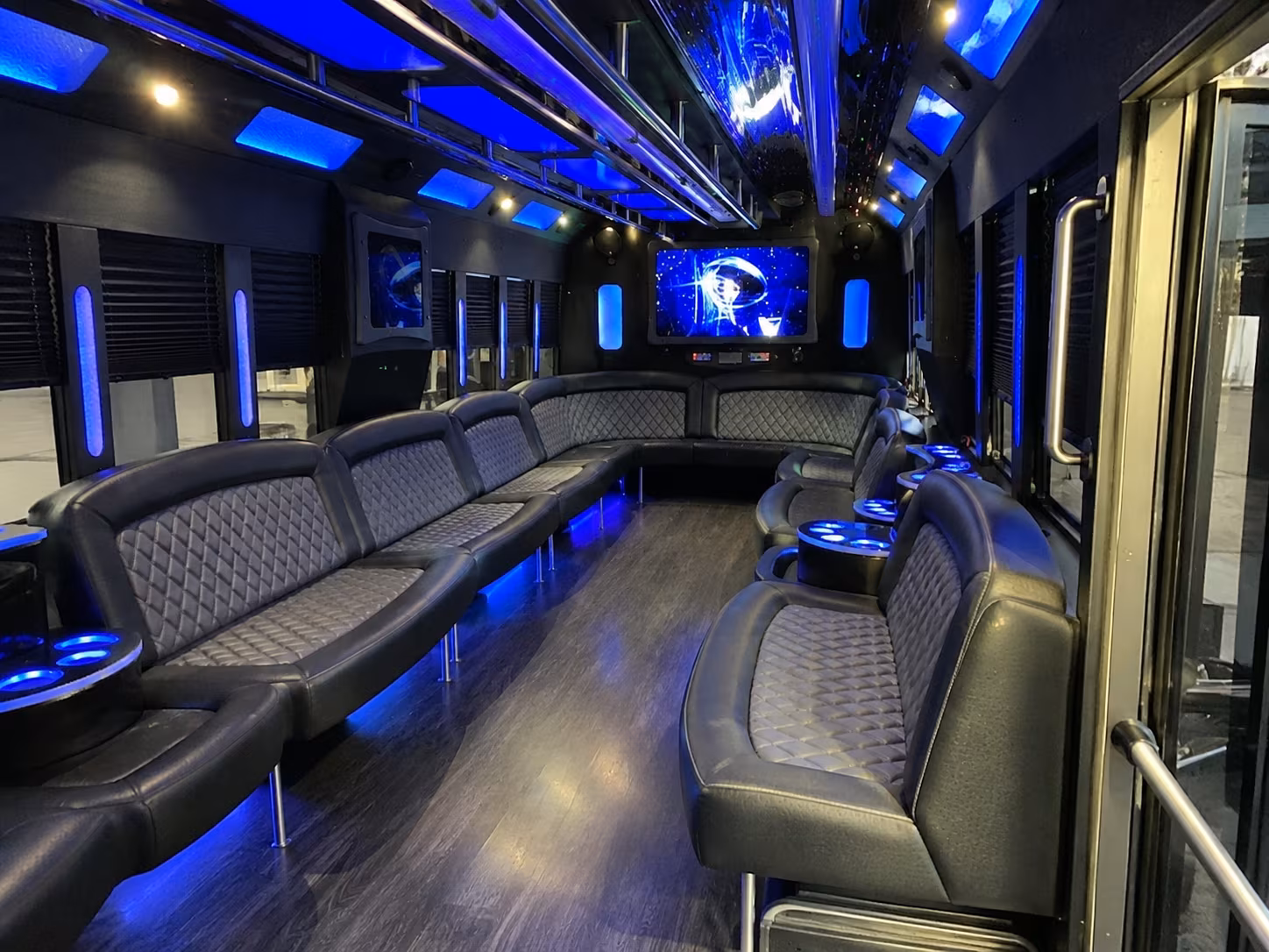 waterloo 28 passenger party bus interior