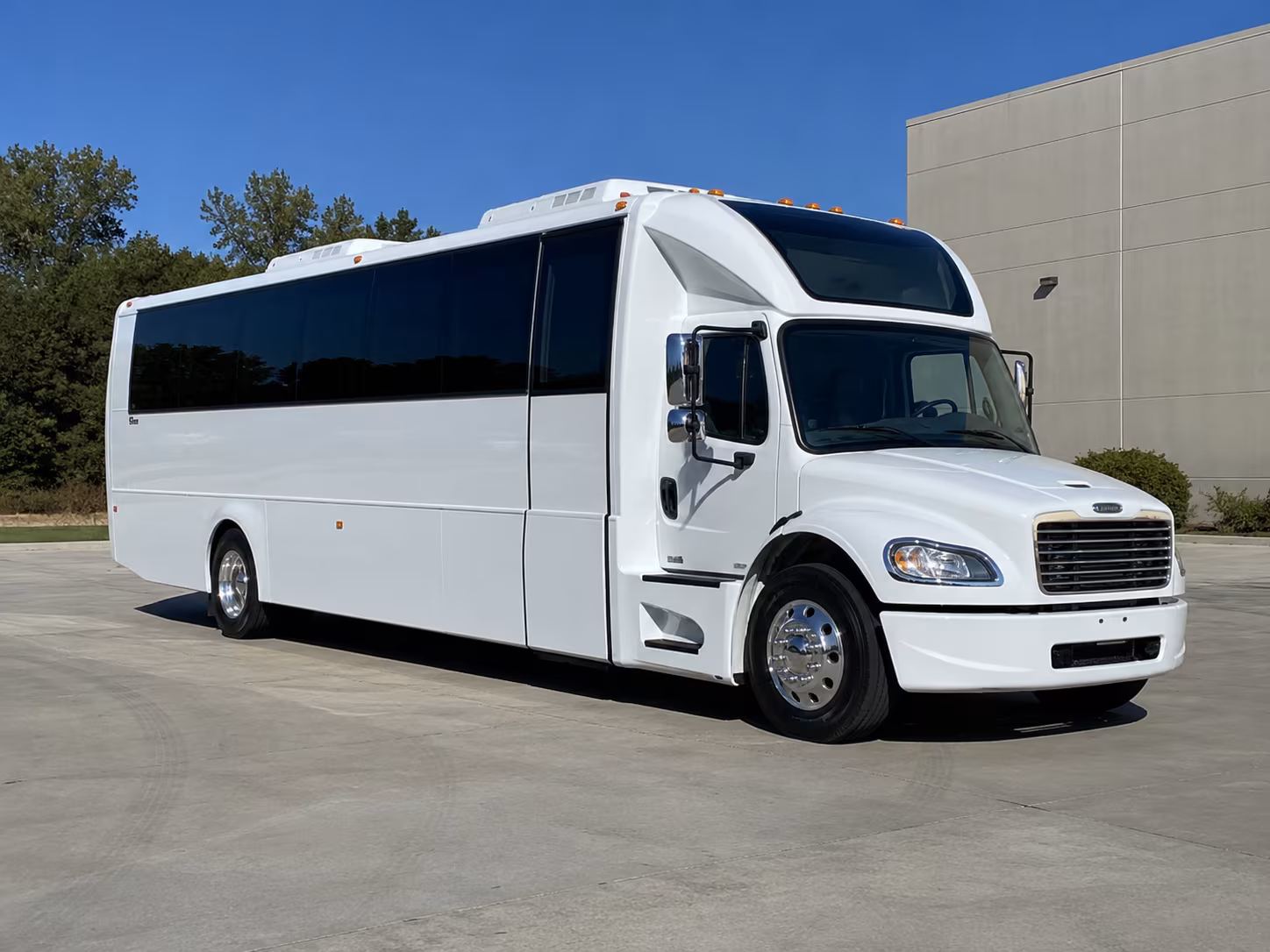 waterloo 28 passenger party bus